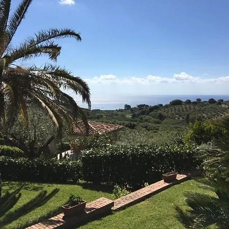 Amalia Srls فندق مبيت وإفطار 3*