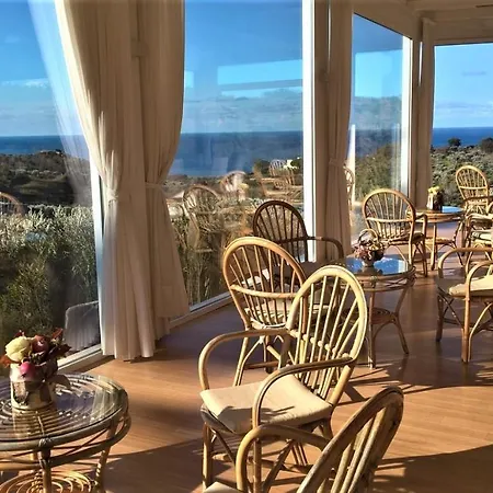 Amalia Srls فندق مبيت وإفطار 3*