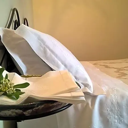 Amalia Srls فندق مبيت وإفطار 3*
